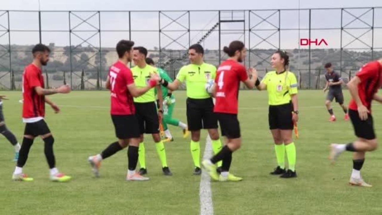 Hakem depremzedelere bağış şartıyla futbolcuya şikayetinden vazgeçti