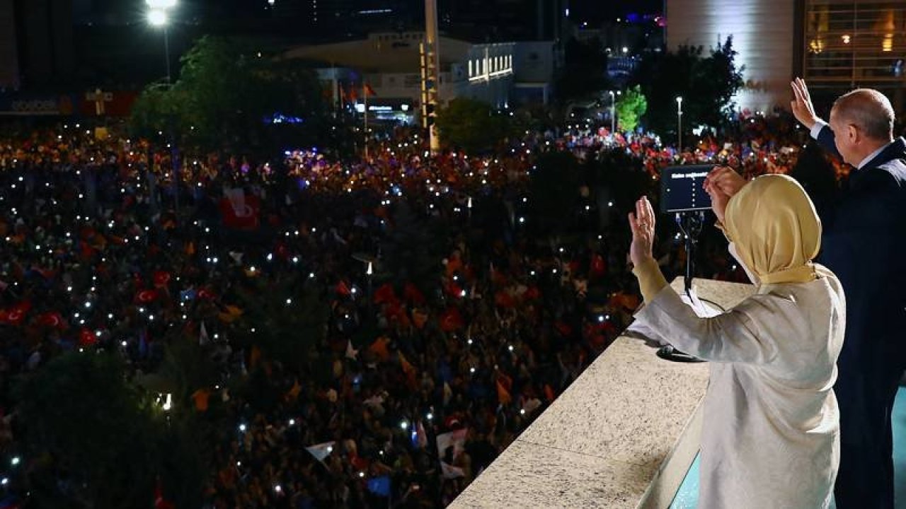 Ertuğrul Özkök: Dün gece ne oldu da bu sabah saat 09.45'te mavi tikli bu tweet atıldı, sebebi ne ve adresi kim