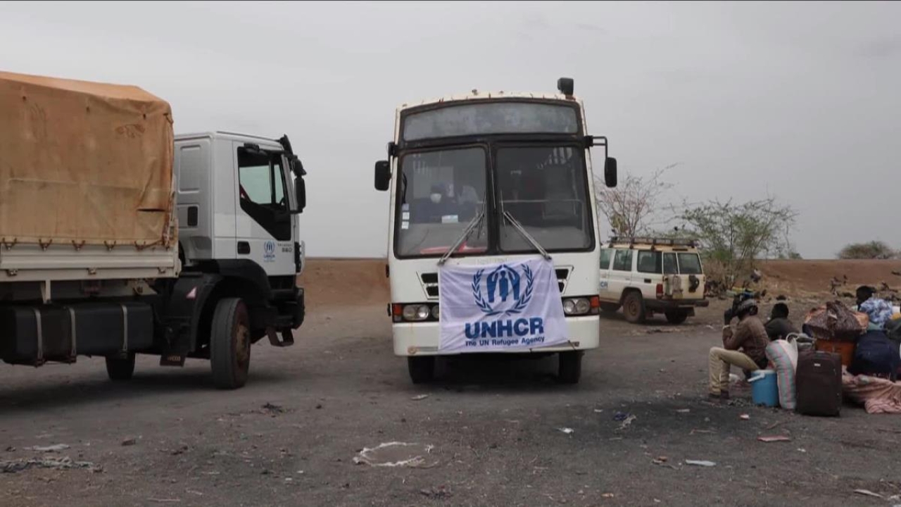 UNHCR: Sudan'daki çatışmalardan kaçan 860.000 kişi başka ülkelere gitmek zorunda