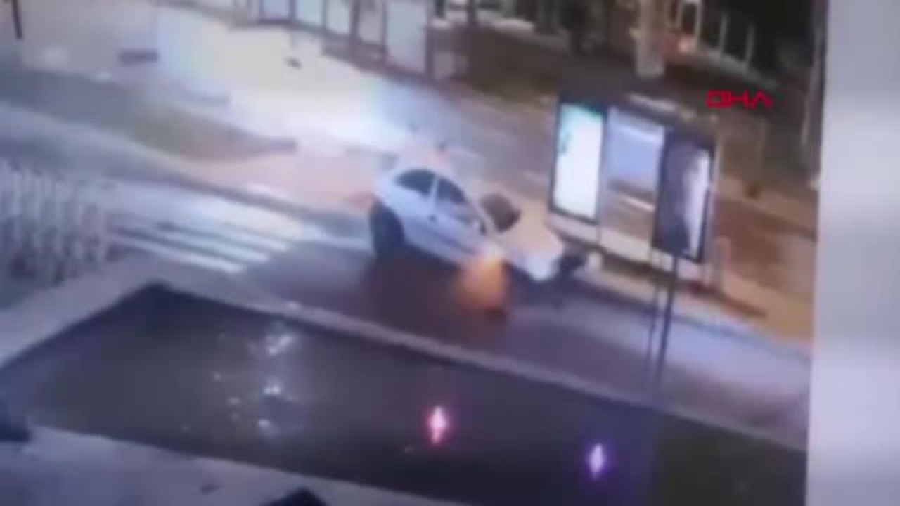 Kağıthane'de Otomobil Kazası: 1 Ölü, 2 Yaralı