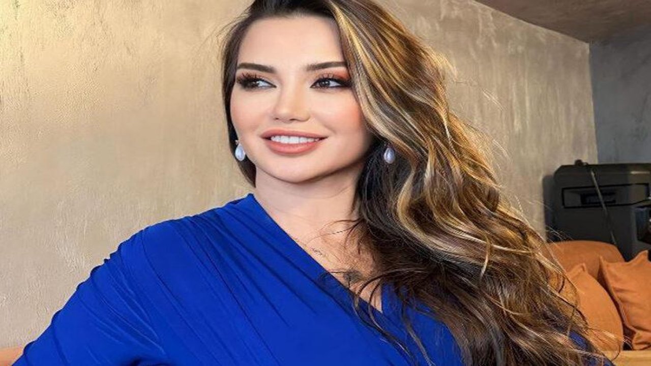 Esra Ezmeci 