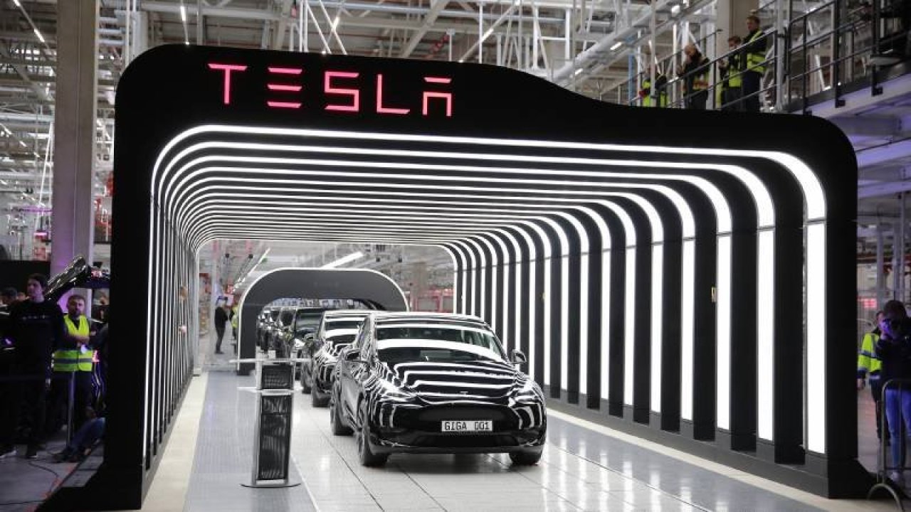 Tesla, 1 milyondan fazla aracını çağırdı