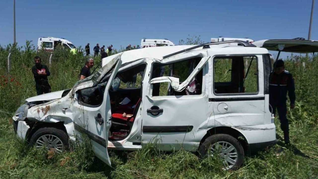 Şarampole yuvarlanan otomobilde aynı aileden 6 kişi yaralandı