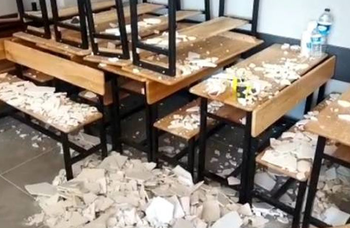 Oy verme işlemi sırasında yaşandı: Sınıfın tavanı çöktü!