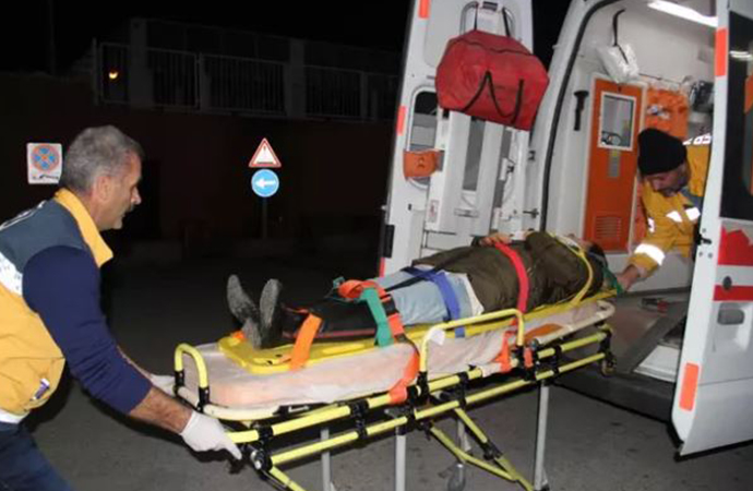 Yolcu otobüsü şarampole devrildi: 17 yaralı