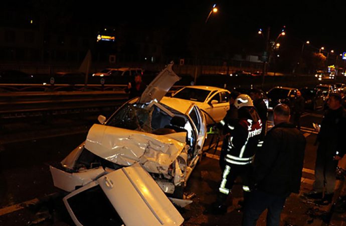 Kontrolden çıkıp karşı şeride geçti: Çok sayıda yaralı var