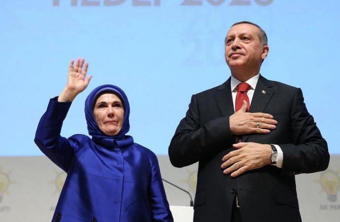 Misafire bonfile, sanatçıya nohut-pilav