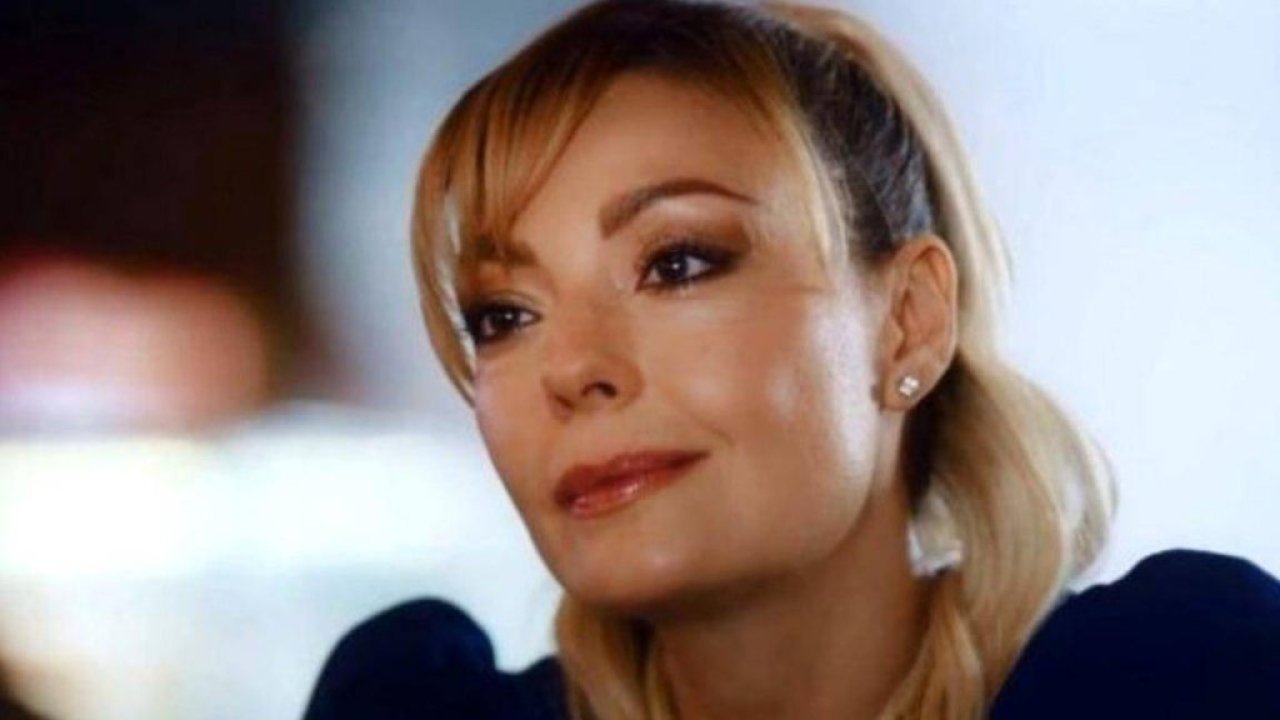 Özge Özder'den ünlü isimlere tepki: Şu seçim bir bitsin, büzüştüğünüz yerden çıkarırsınız