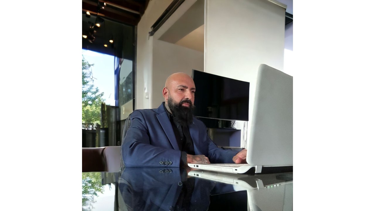 Avrupa'da yaşayan ünlü iş insanı Özkan Çam, ülkesine yatırım için hazırlanıyor