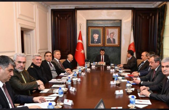 Kadının adı var, kendisi yok! 12 erkekli ‘kadın’ toplantısı