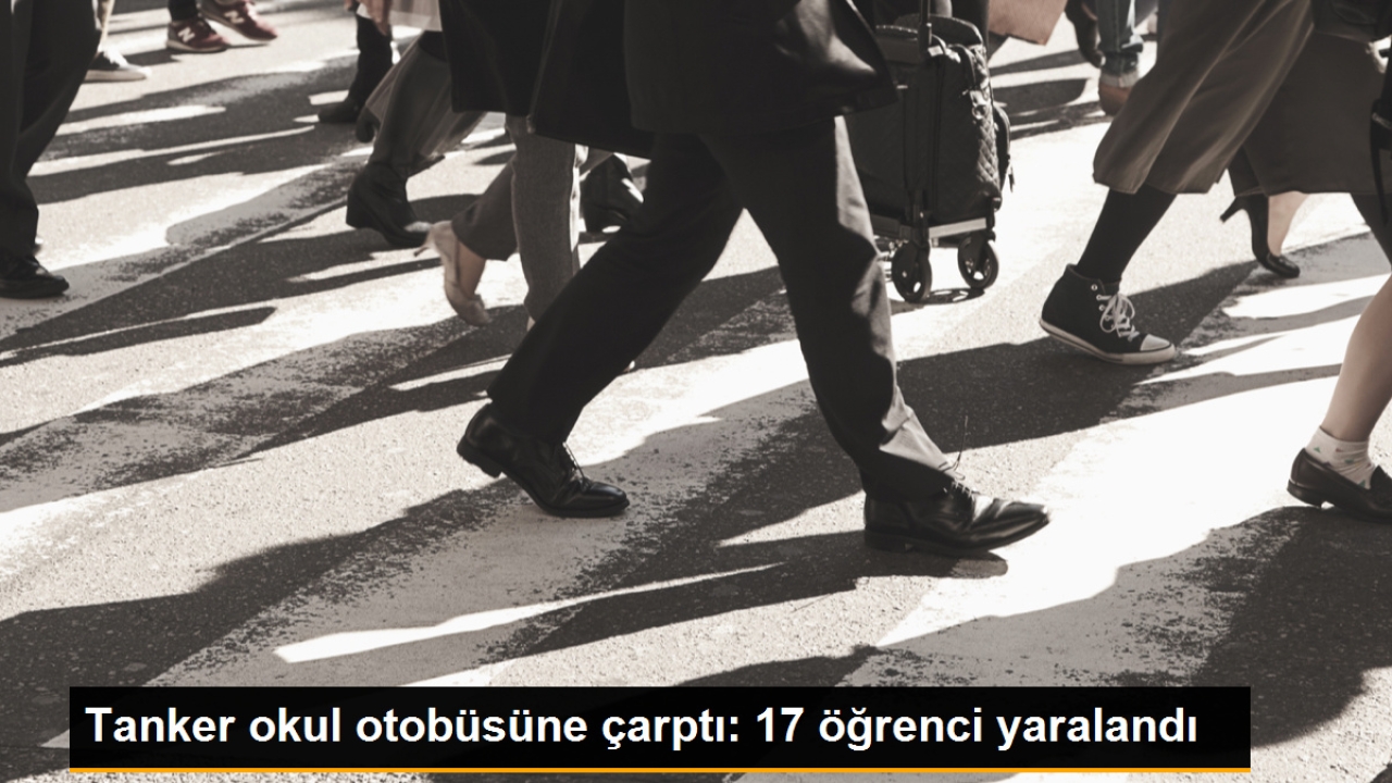 Tanker okul otobüsüne çarptı: 17 öğrenci yaralandı
