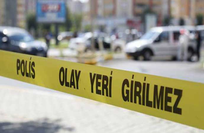 Annesini, ablasını ve komşusunu öldürdü!