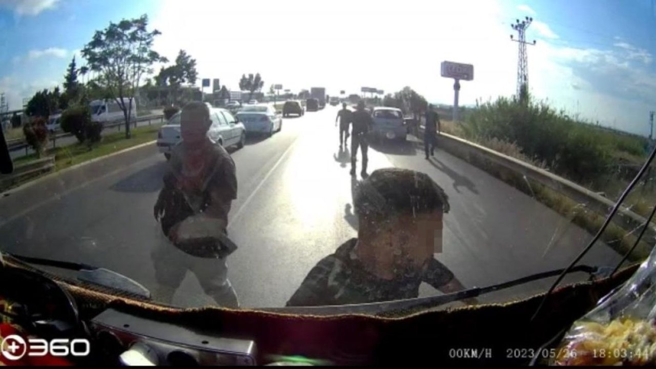 Yol vermedi diye terör estirdiler: Eşi ve kızının önünde küfür edip tehdit savurdular