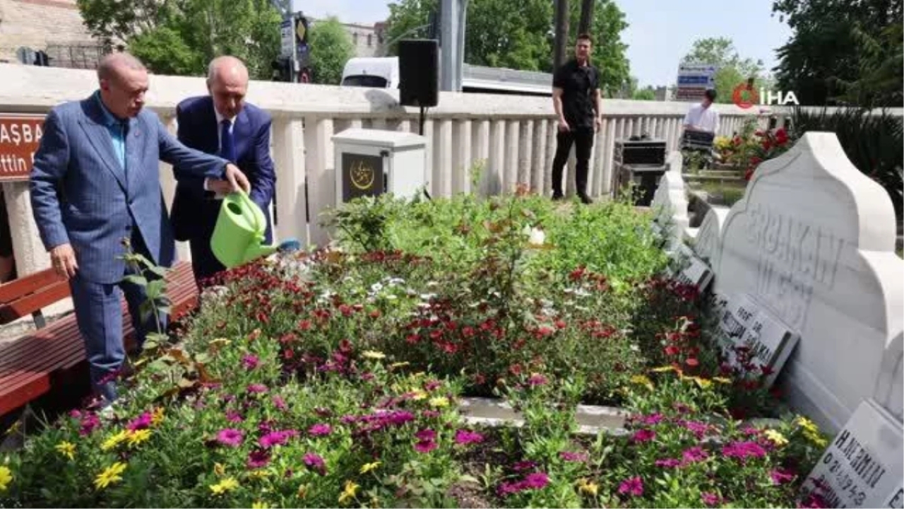 Cumhurbaşkanı Erdoğan, Necmettin Erbakan'ın kabrini ziyaret etti