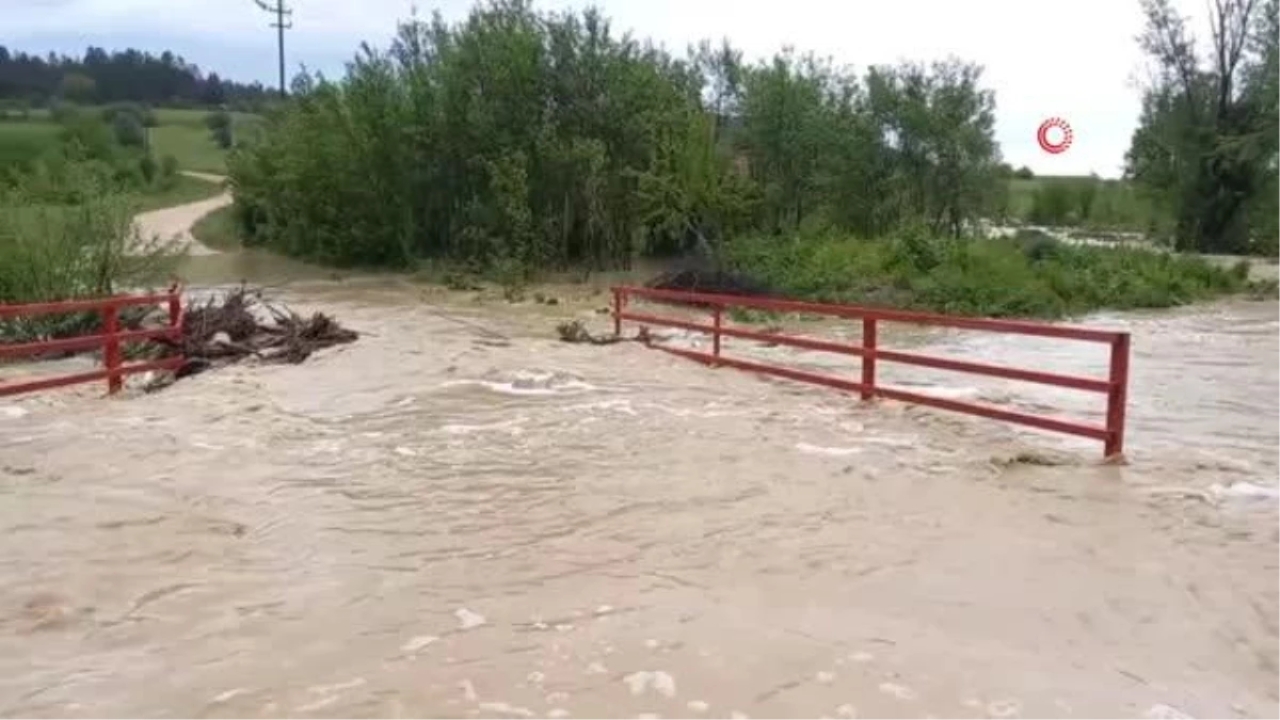 Karabük'te sağanak sonrası dereler taştı, yollar göle döndü