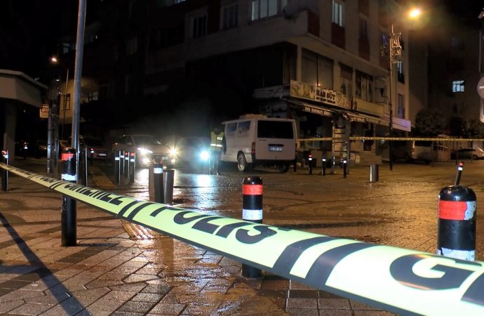 İstanbul’da hareketli gece! Sokak ortasında kurşun yağdırdılar