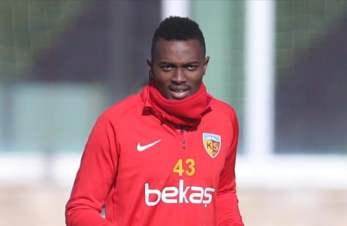 Berna Gözbaşı, Mensah için Beşiktaş ile görüştüklerini resmen açıkladı