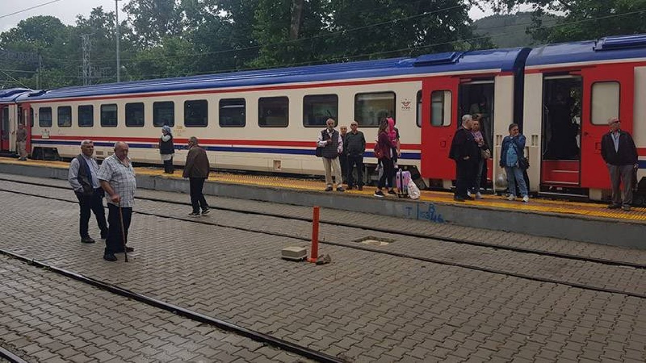 Yüksek gerilim hattı zarar gördü, trenle oy kullanmaya gidenler yolda kaldı