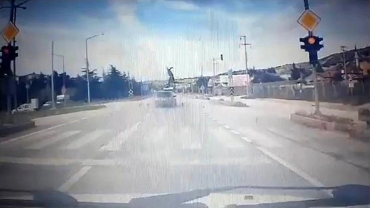 Burdur'da Motosiklet Kazası Kamerada