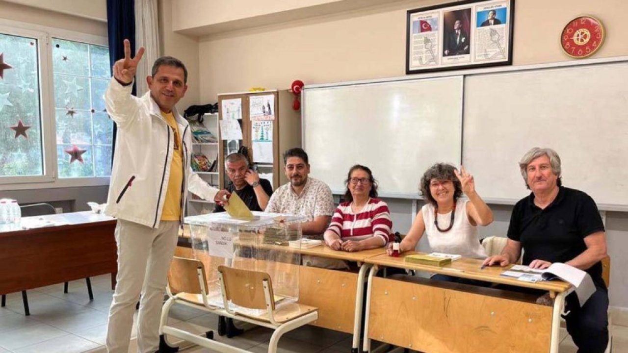 Fatih Portakal ve Yeşil Sol Parti sandık kurulu üyesi hakkında 'zafer işareti' pozu için suç duyurusu