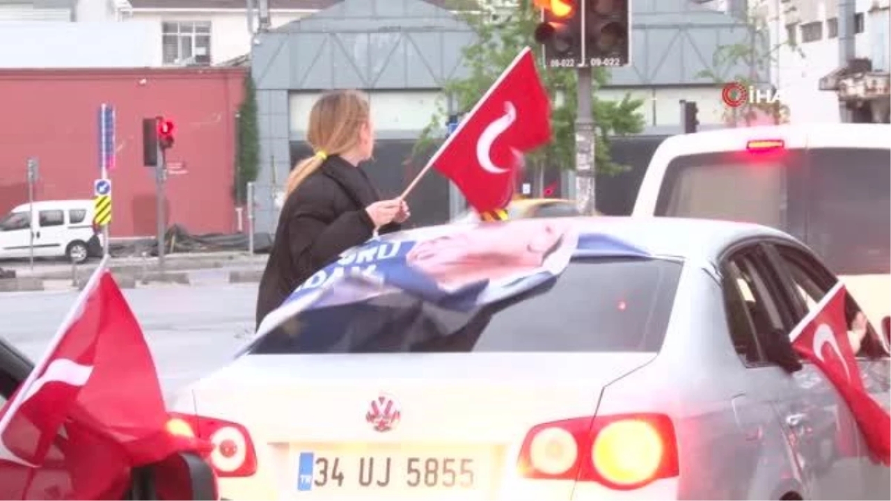 Beyoğlu Kasımpaşa'da Vatandaşlar Seçim Coşkusu