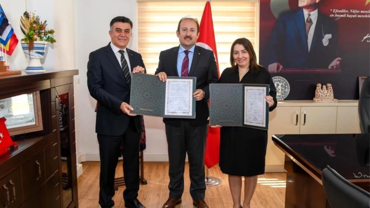 Mersin Valisi Pehlivan, İl Nüfus ve Vatandaşlık İşleri birimlerini inceledi