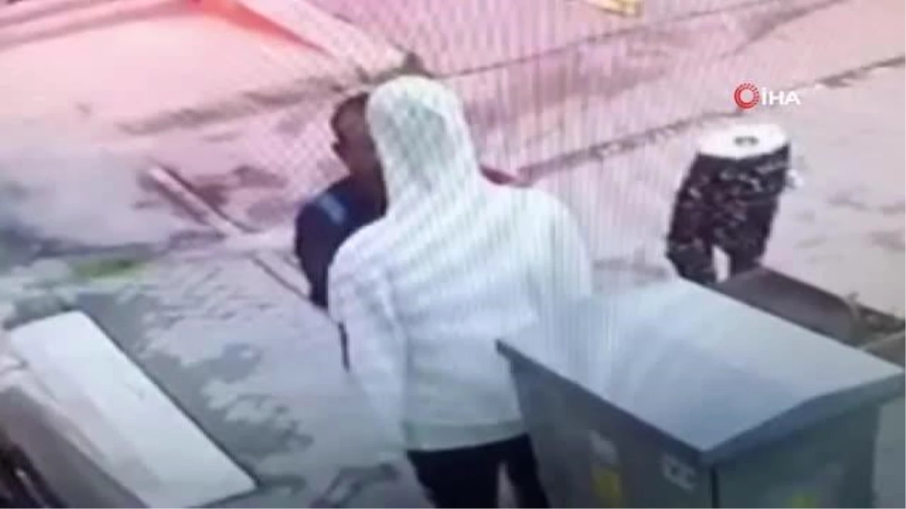 Cansız mankenin üzerindeki kıyafeti böyle çaldı