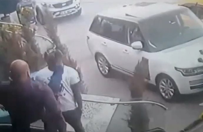 Beylikdüzü’ndeki eğlence mekanında yabancı gruba saldırı kamerada