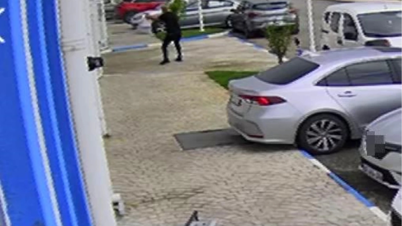 Antalya'da Balık Pazarında Silahlı Saldırı: 2 Yaralı