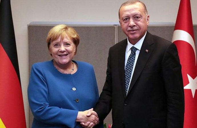 Erdoğan, Merkel ile görüştü!