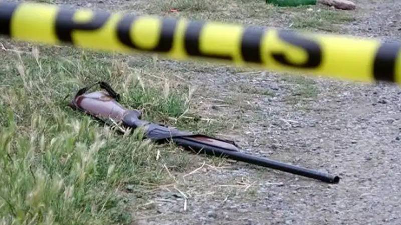 Rize'de 14 yaşındaki çocuk, tartıştığı babasını silahla öldürdüğü iddiasıyla tutuklandı