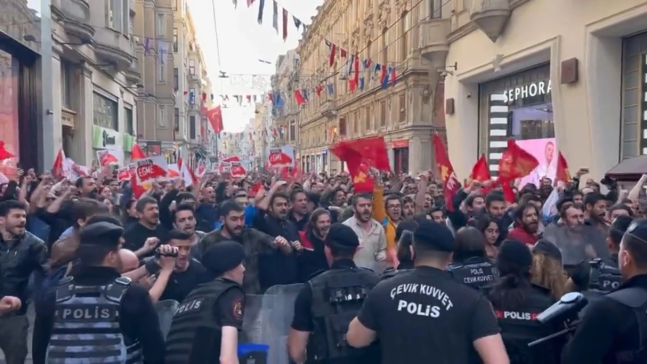 Taksim'de Gezi eylemlerinin yıl dönümü için toplanan gruba polis müdahale etti