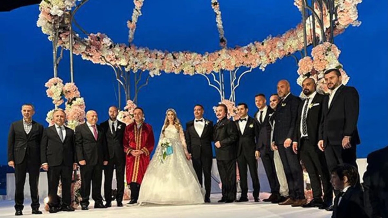 Metin Dağ ve Feyza Ermiş'e Çırağan Sarayı'nda görkemli düğün