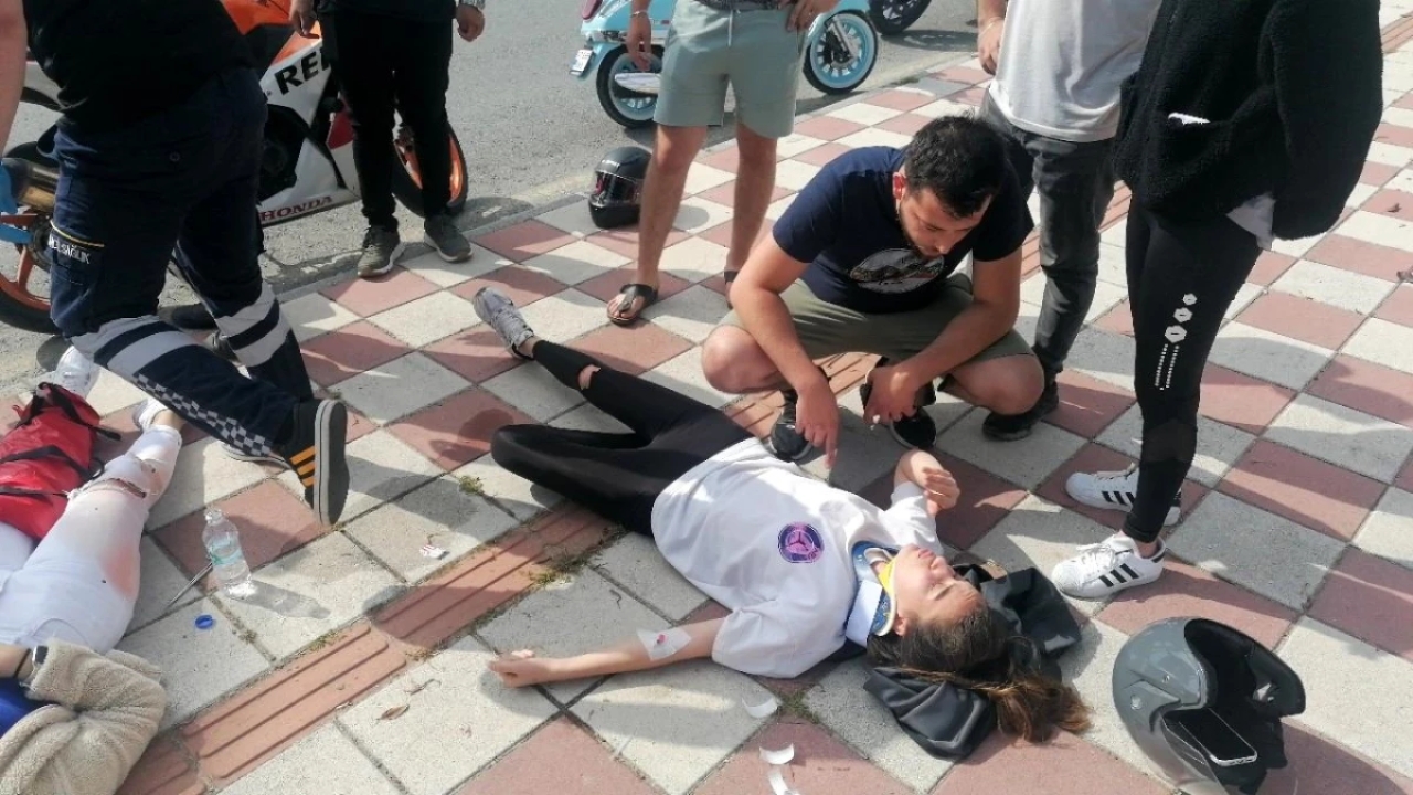Antalya'da Motosiklet Kazası: 2 Yaralı
