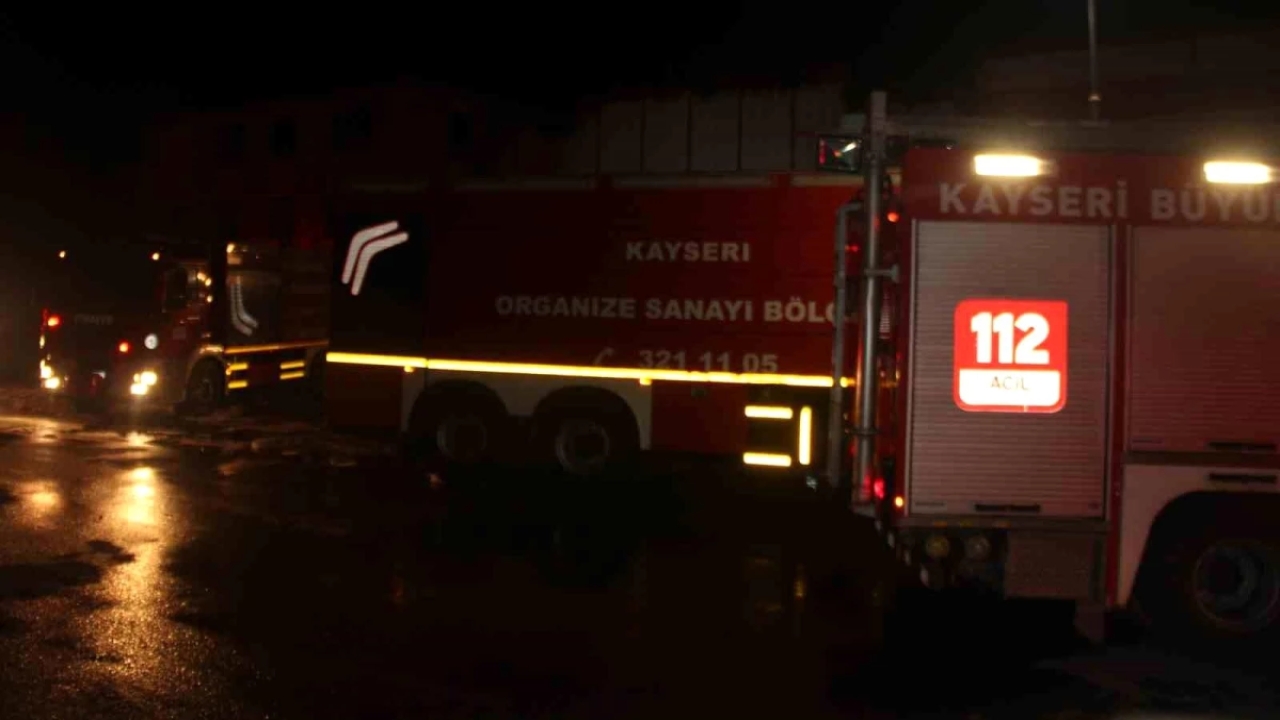 Kayseri'deki Çelik Kapı Fabrikasında Yangın Çıktı