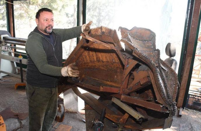 Ünlü ressam Rıfat Koçak evinde ölü bulundu!