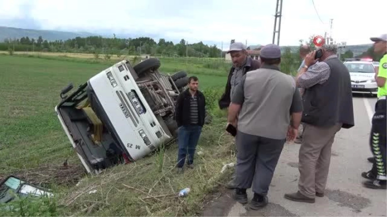 Tokat'ta tarlaya uçan midibüs de kimse yaralanmadı