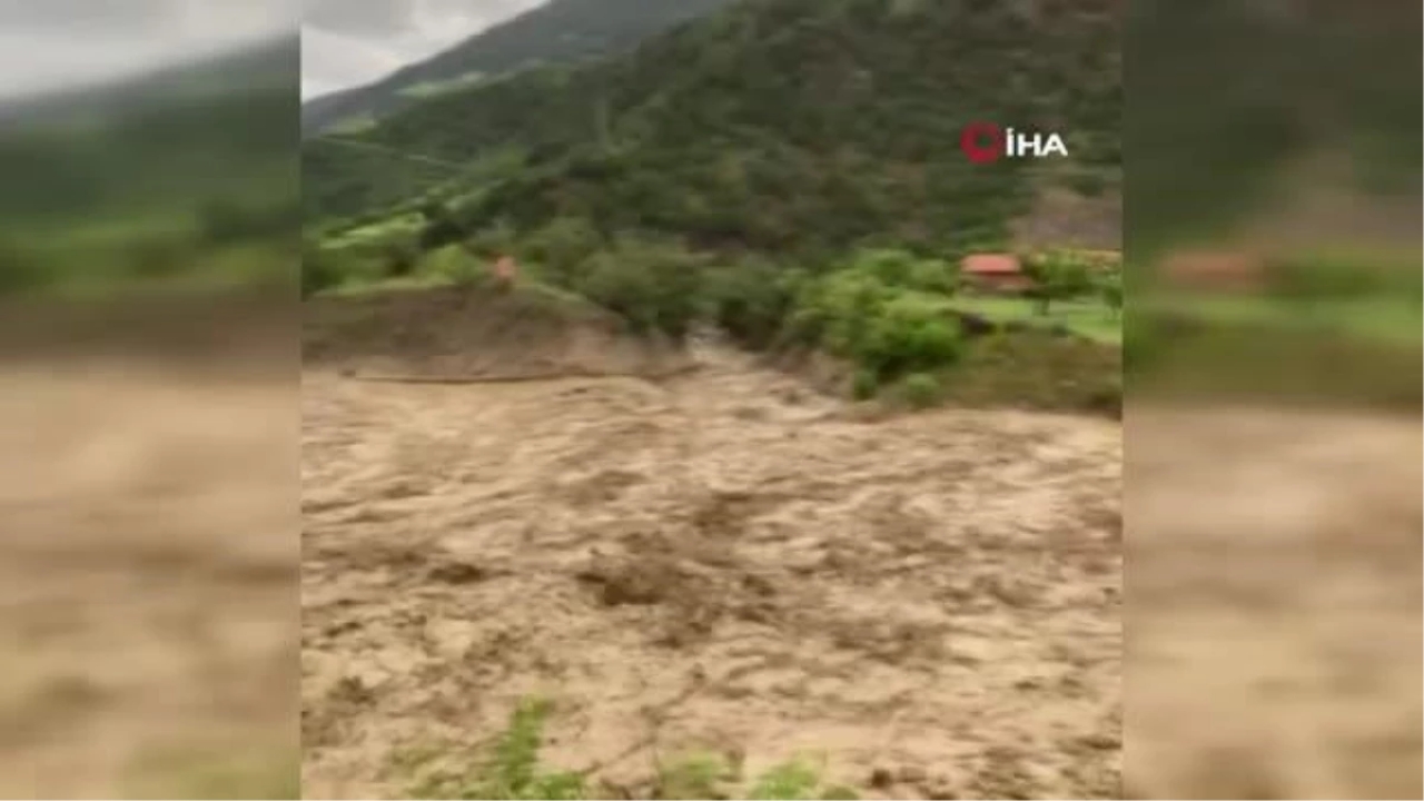 Amasya'da sel karayolunu ulaşıma kapattı