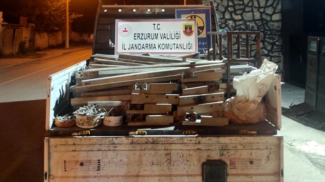 Karayolları Malzemeleri Çalan Hırsızlar Suçüstü Yakalandı