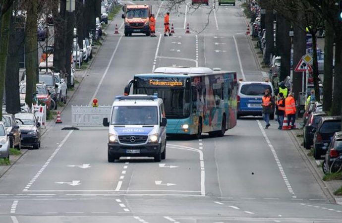Bomba paniği! 14 bin kişi tahliye edildi