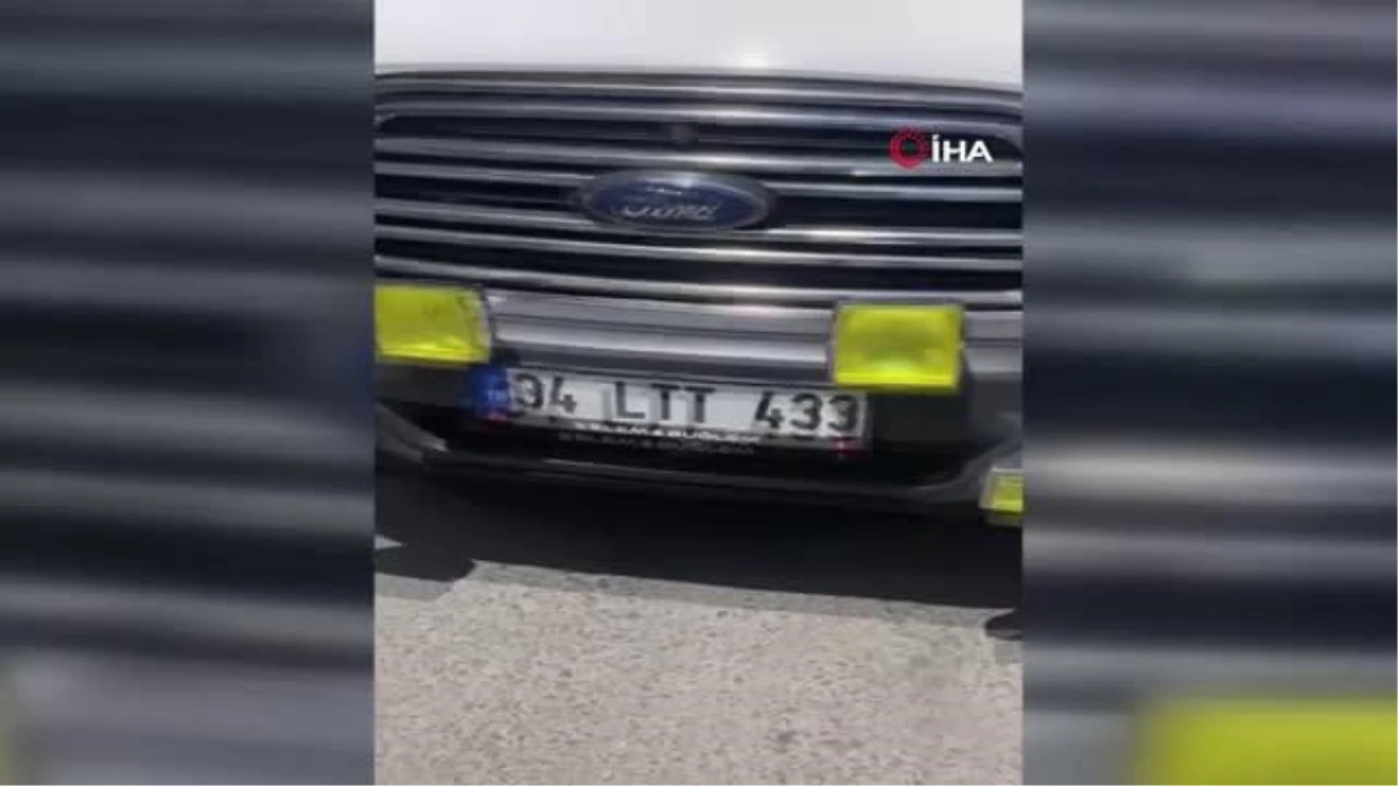 Küçükçekmece'de Servis Aracı Sürücüsü Kuryeye Bıçak Çekti