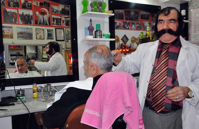 60 yıldır bıyıklarını kesmeyen adam: Rakiplerim öldü