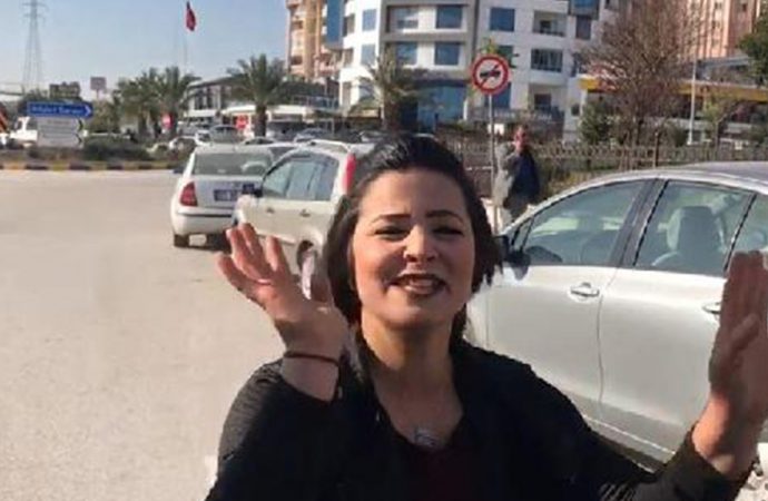 Eşinden boşandı… Kararı böyle kutladı