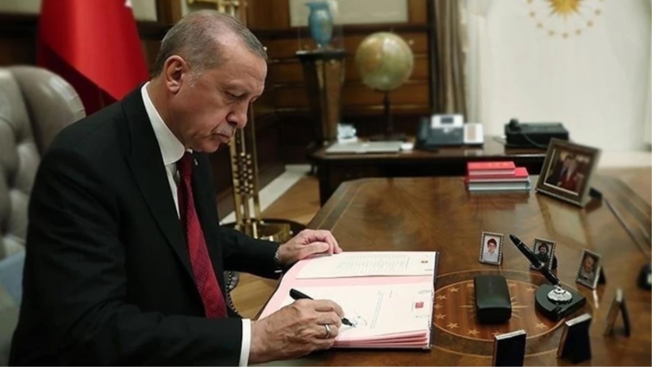 Atama kararları Cumhurbaşkanı Erdoğan'ın imzasıyla Resmi Gazete'de! Fahrettin Altun detayı dikkat çekti