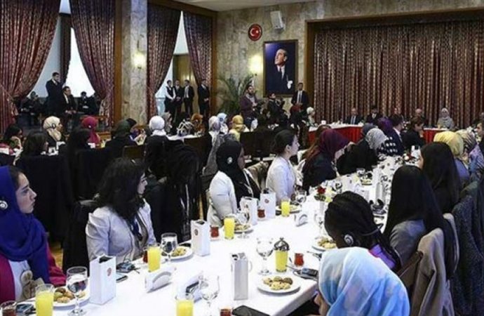 Şeriat yasası ertelendi! Kadınları 'erkeklerin saygı duyulan eşi' olarak tarif ediyordu