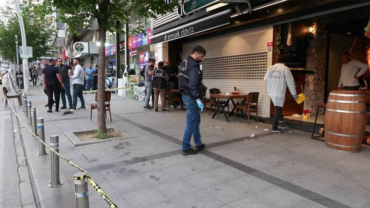 Zeytinburnu'nda kafeye silahlı saldırı; 2'si yoldan geçen 3 kişi yaralandı