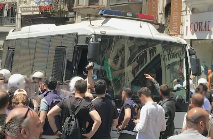 Cumartesi Anneleri yine engellendi