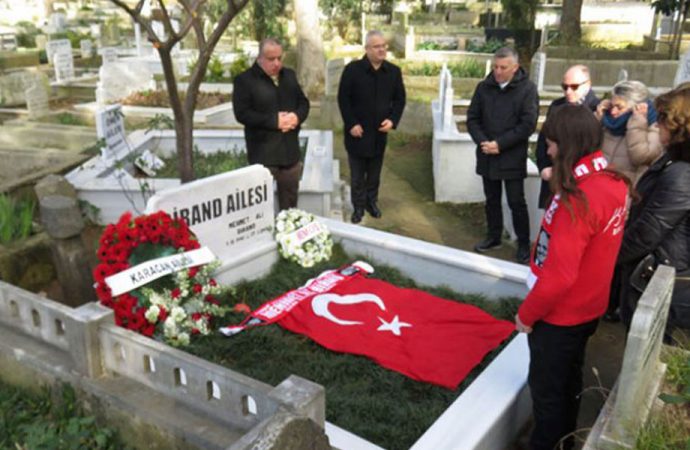 Mehmet Ali Birand ölümünün 7. yılında mezarı başında anıldı