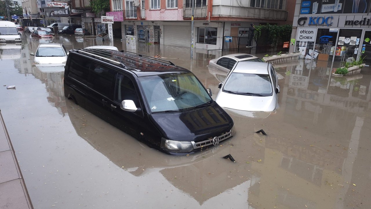 ABB sel ve su taşkınları için Gökçek dönemini işaret etti: Görünmez denilerek alt yapı ihmal edilmiş
