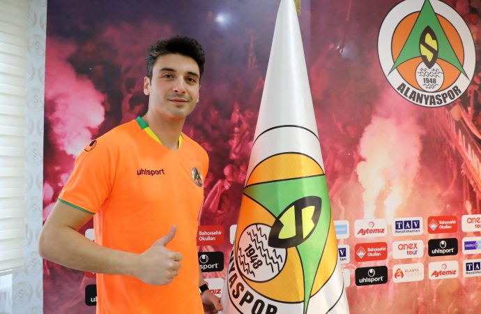 Sözleşmeyi imzaladı... Cenk Gönen, resmen Alanyaspor’da